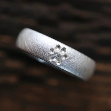 no-repeat center / cover
url('https://cdn.shopify.com/s/files/1/0684/9478/6617/files/silber.jpg?v=1770982792')